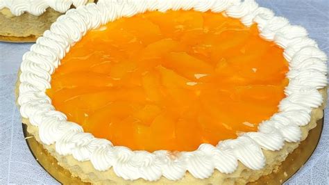 Tarta de durazno fría con base de galletas y decoración
