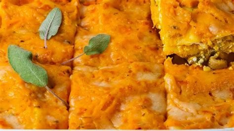 Collage fotográfico mostrando un pastel de zapallo dulce y una versión salada con carne