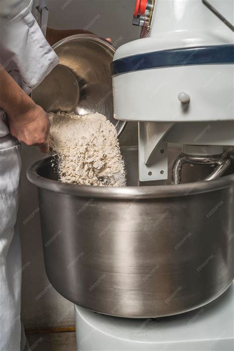 Proceso de triturado de ingredientes para paté en batidora