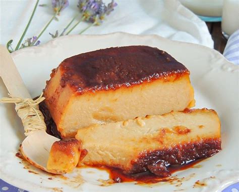 infografía sobre el origen del budín de pan: desde las recetas europeas hasta su adaptación en la cocina popular argentina.