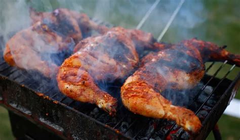 Infografía detallando los ingredientes para la marinada del pollo asado