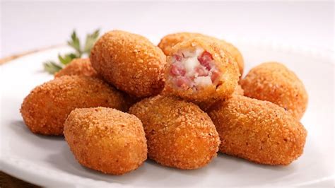 croquetas de jamón crudo en un plato