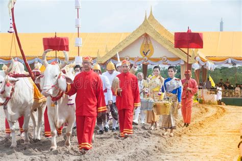 Representación de la Ceremonia Real del Arado en Tailandia