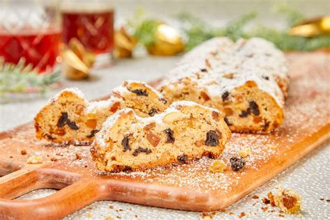 Stollen decorado con azúcar glas