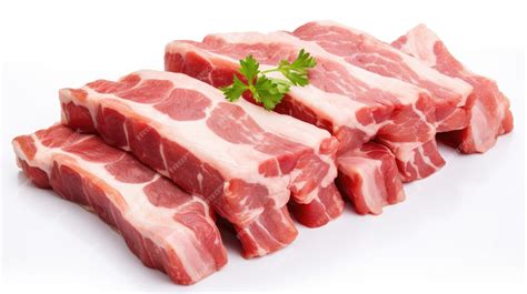 costillas de cerdo crudas en una parrilla a gas, con un adobo visible
