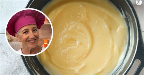 Fotografía de una crema pastelera suave y brillante