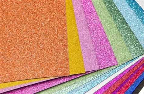 Variedad de papeles de colores y texturas para pastel