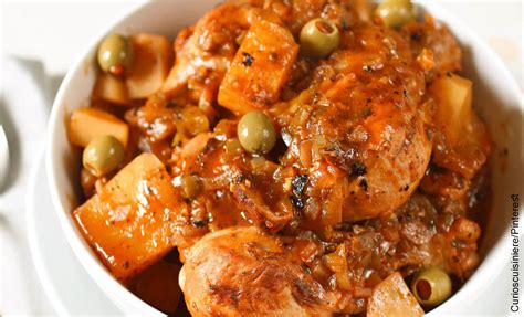 Detalle de los ingredientes para el Fricasé de Pollo a la Cubana en un supermercado