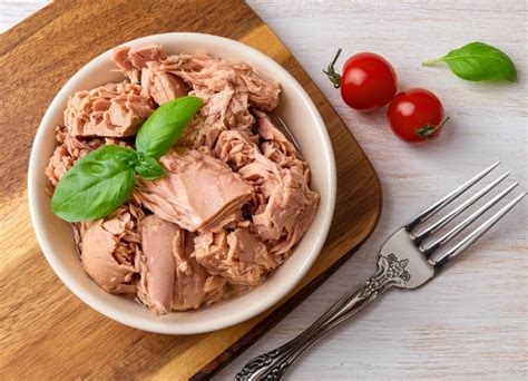 Gráfico comparativo de los usos gastronómicos más comunes del atún en conserva (ensaladas, pastas y sándwiches).