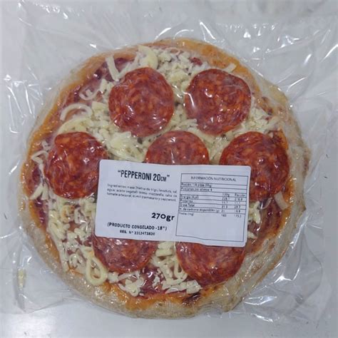 Foto de una pizza congelada o de una caja de pizza con guardapizza