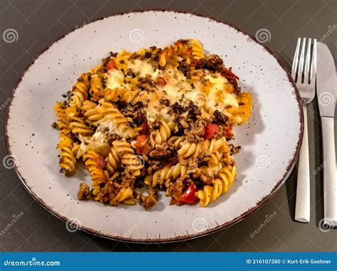 Imagen de fideos al horno con queso y carne