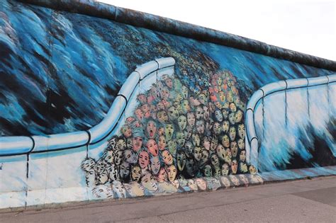 Murales históricos de la East Side Gallery en el Muro de Berlín