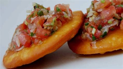 Sopaipillas caseras con pebre