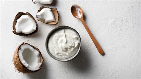 Foto de yogur de coco con probióticos y frutas
