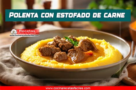 Plato de polenta cremosa con estofado de berenjenas, champiñones y tomate servido en un plato hondo con albahaca fresca