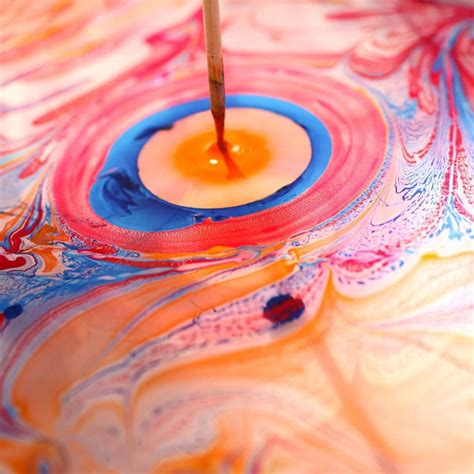 Ilustración de aplicaciones: limpieza de frescos, papel marmoleado y fijación de pastel