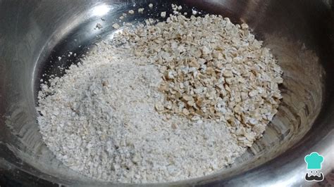 infografía detallando el proceso de tostar la avena en sartén