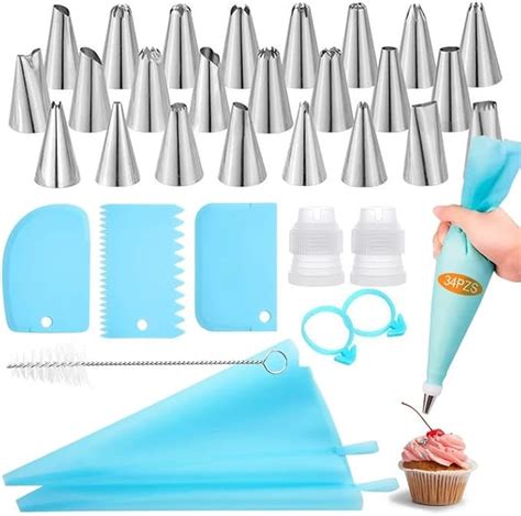 Esquema básico de los elementos necesarios para decorar un pastel: espátulas, mangas pasteleras y boquillas de diversos tipos