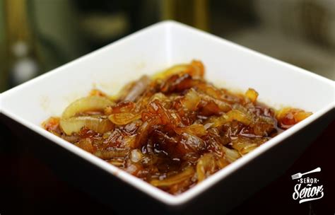Ingredientes de la cebolla caramelizada en detalle