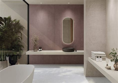 Baño con revestimiento rosa palo como protagonista.