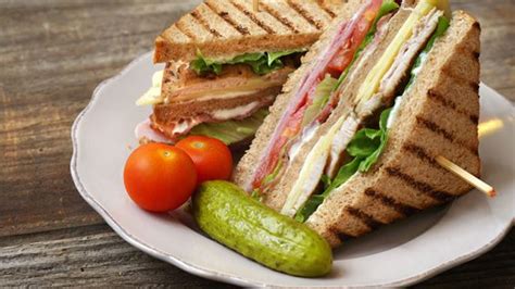 Variedad de sándwiches icónicos de diferentes culturas culinarias
