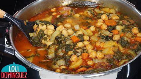 Ingredientes frescos para guiso vegetariano: garbanzos, acelgas, calabaza, patatas