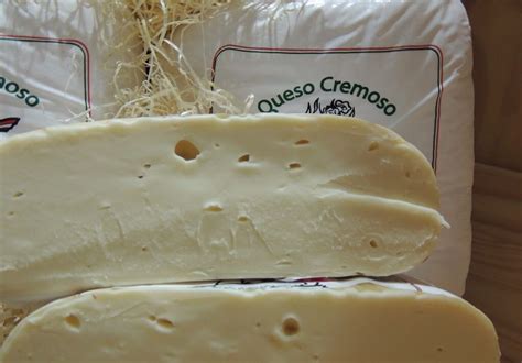 Infografía comparativa: queso cremoso vs. queso mantecoso (cuartirolo)