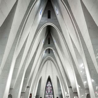 Esquema de las fuerzas y arcos catenarios de la Sagrada Familia