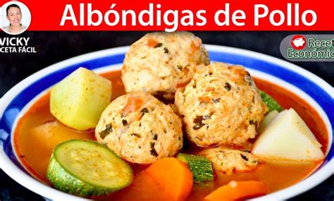 Plato de albóndigas inusuales de pollo y tortilla de harina en caldo