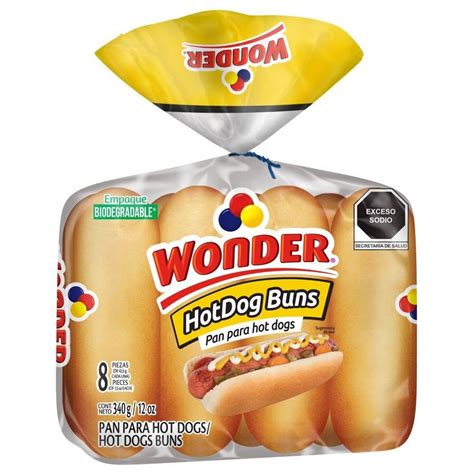 Panes para hot dog crudos en bandeja de horno