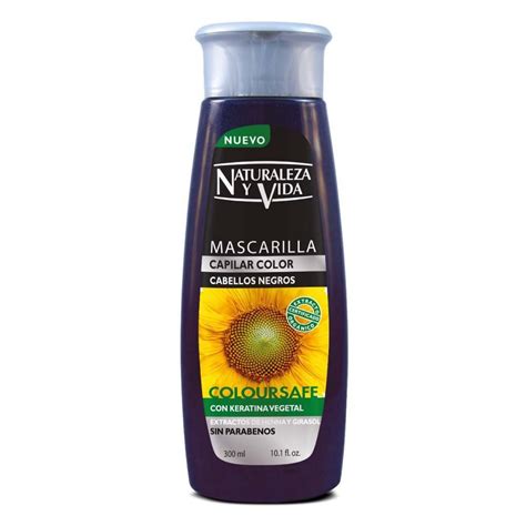 Botellas de shampoo y mascarilla de Naturaleza y Vida para diferentes tipos de cabello