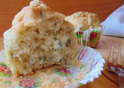 Muffin salado de panceta y queso con hierbas frescas