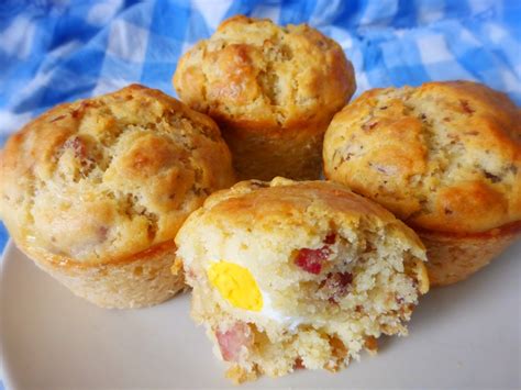 Muffin salado de bacon, queso y espinacas con un toque de hierbas