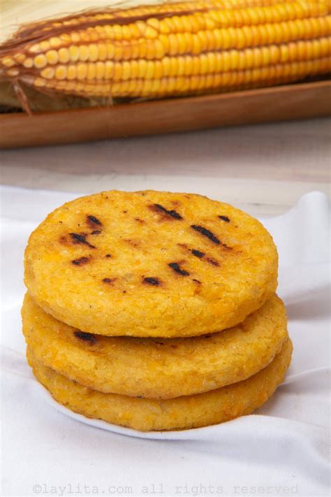 Esquema nutricional de una arepa de maíz con sus componentes principales