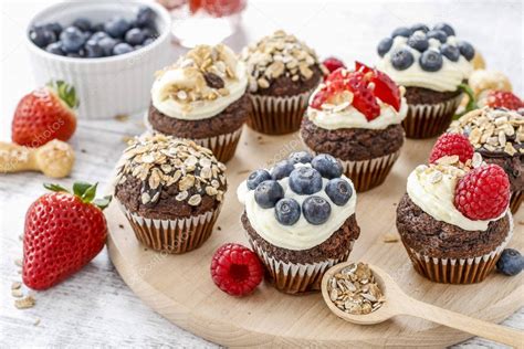 Muffins decorados con frutas frescas