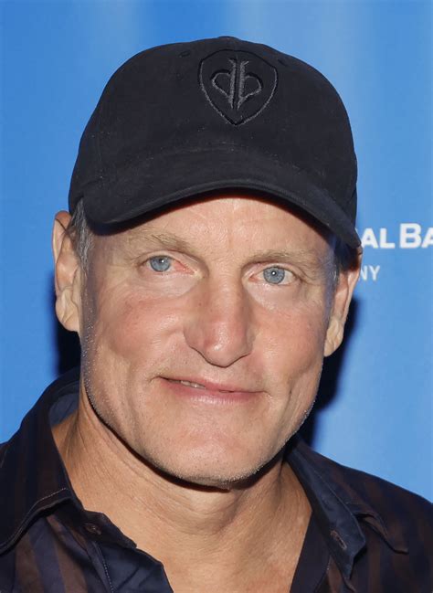 Representación del coronel (Woody Harrelson) con una expresión de determinación