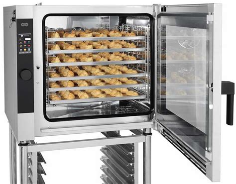 Componentes de un horno industrial listos para ensamblaje