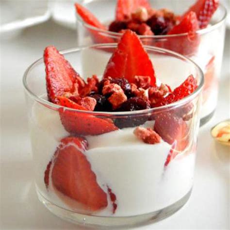 frutos rojos con yogur griego y miel