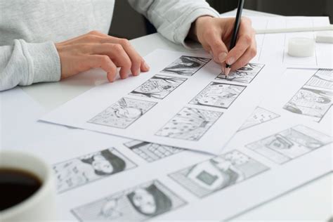 Proceso de creación de lineart a partir de un boceto, mostrando cómo bajar la opacidad del boceto.