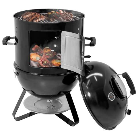 Ilustración mostrando la disposición de carbón, madera y alimentos en un ahumador tipo Smokey Mountain Cooker.