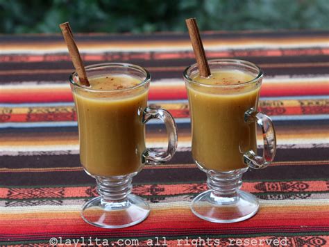 Imagen de una colada de avena de naranjilla lista para servir