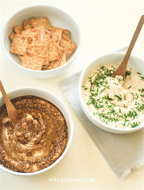 variedad de dips de queso crema presentados en un aperitivo