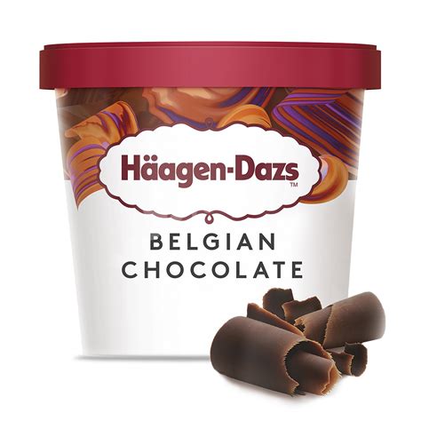 Foto de una tarrina de helado Häagen-Dazs Chocolate Belga, con una cuchara sirviendo una porción cremosa