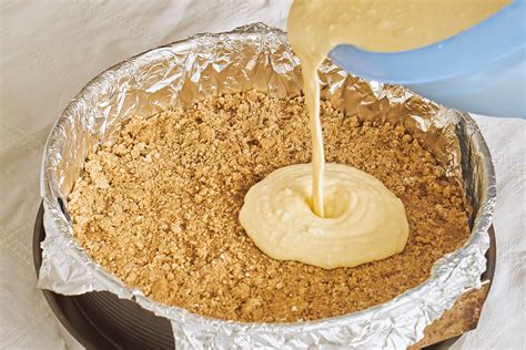 Aro de pastelería con base de galletas molidas para helado