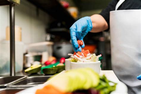 Señal de seguridad alimentaria en la manipulación de mariscos