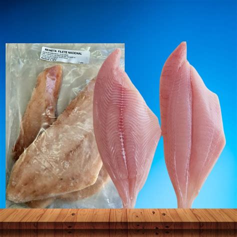 Fotografía de filetes de reineta frescos, sin piel y sin espinas, listos para cocinar.