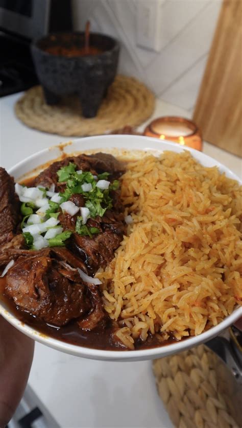 Birria con arroz de tomate