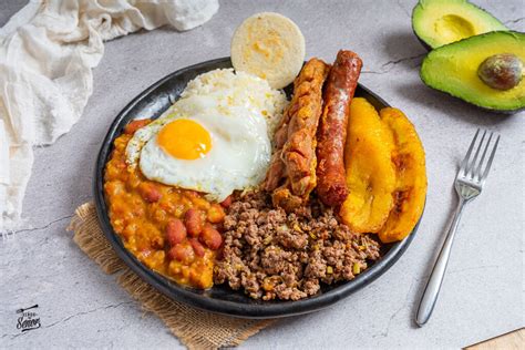 Fotografía detallada de la bandeja plegable y las salidas de aire en el modelo de parrilla OREGON.