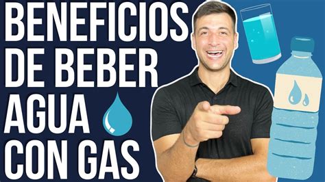 Infografía comparativa: efectos del agua con gas vs. bebidas azucaradas en el sistema digestivo.