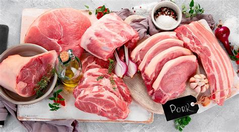 variedad de cortes de cerdo a la parrilla listos para servir